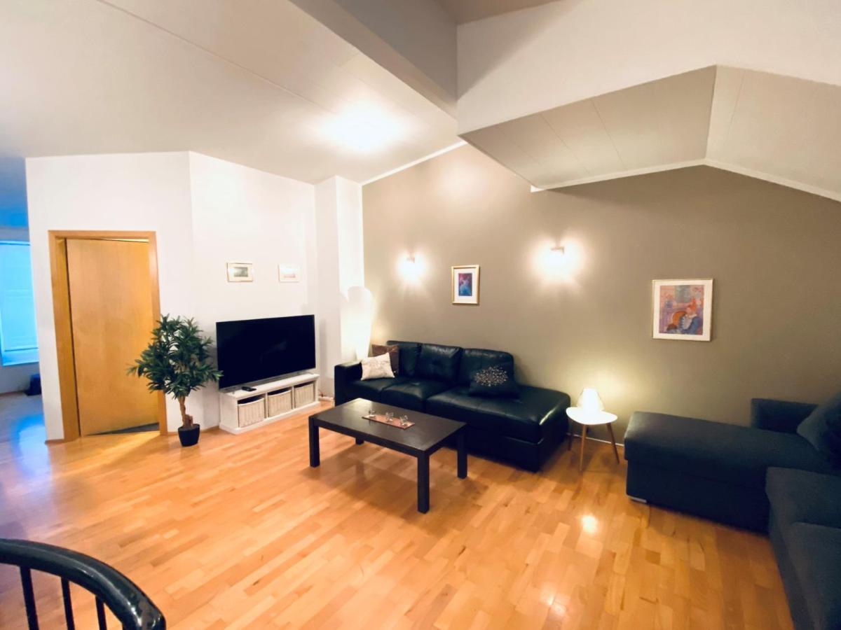 Appartement Penthouse On The Main Street, Town Center à Akureyri Extérieur photo