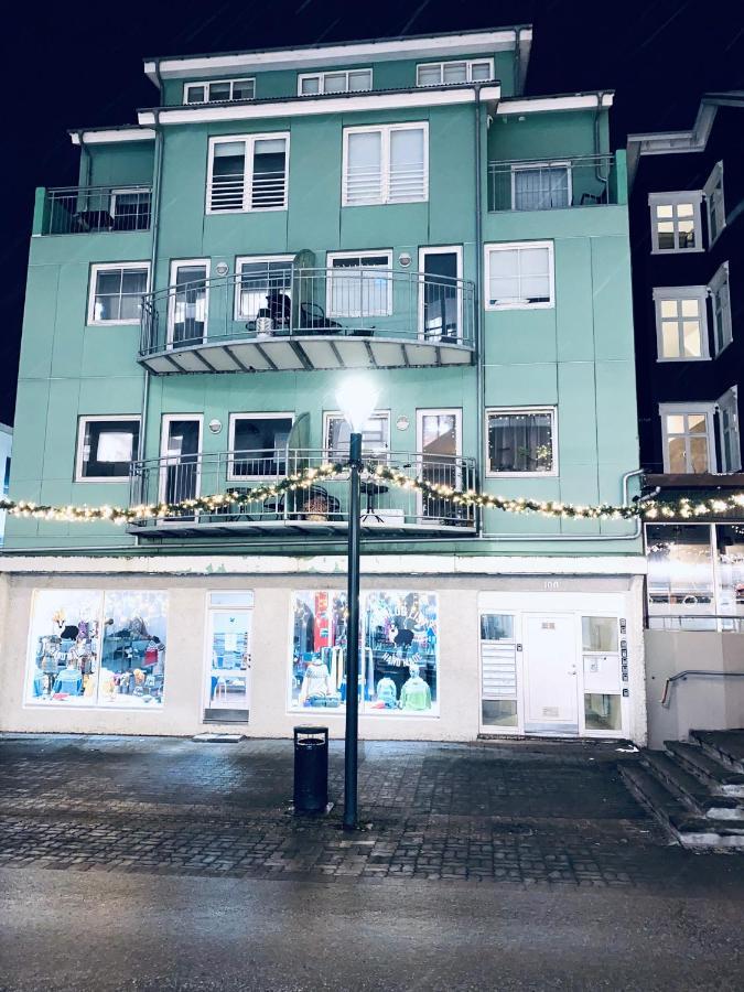 Appartement Penthouse On The Main Street, Town Center à Akureyri Extérieur photo